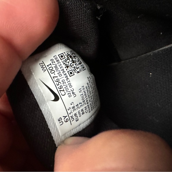 Boys Nike Kyrie Shoes - Picture 9 of 9